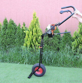 Půdní jamkovač STIHL BT 131 s vrtákem včetně vozíku - 2