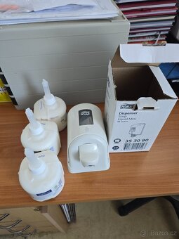 Tork neparfémovaný krém na ruce a tělo - 2