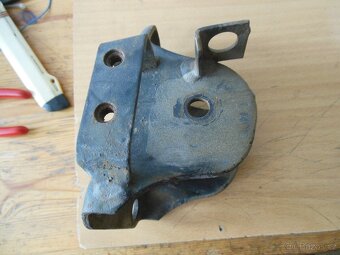 Zapalovací cívka, třmem zadní nápravy.pružiny, ložisko - 2