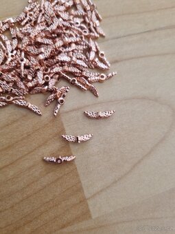 Kovové korálky - Rosegold křídla - 100 ks - 2