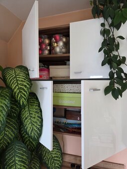 Nábytek do obývacího pokoje, tv stolek, komoda, regál - 2