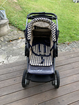 starší kočárek - 2