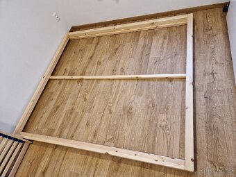 Nízká postel ze dřeva, 180x200, značka Karup Design - 2