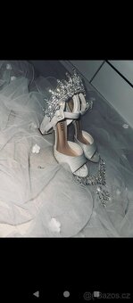 Svatební šaty a doplňky - 2