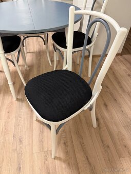 Jídelní stůl se židlemi - 2