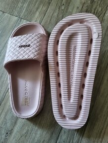 Růžové pantofle nové - 2