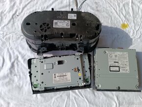 Budíky rádio Octavia 3 - 2