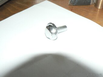 Tatra 600 - čep deklu kola - 2