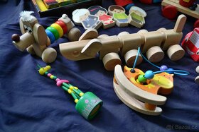dřevěné hračky:požárníci,tahač,retro šašek,pes,žirafa,kostky - 2