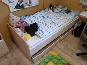 Dětský pokojík, skříně, komoda a postel - 2