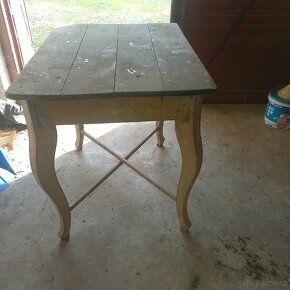 Starý dřevěný stůl - 2