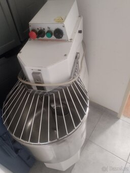 Hnětač těsta 30 l na cca 23 -25 kg testa - 2