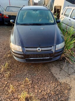 Náhradní díly na -Fiat Stilo Kombi 1.9 JTD - 88 KW - barva č - 2