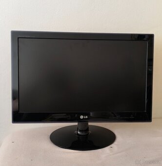 LG monitor - 2