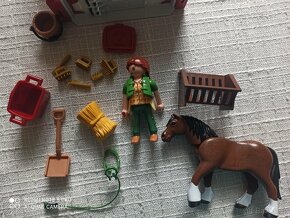Prodám Playmobil 5108 box s konikem - 2