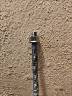 Závitové tyče M10 pro stažení bednění věnce - 2