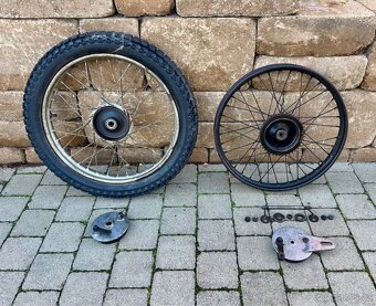 ČZ 125 T - přední a zadní kolo - 2