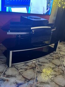 Tv stolek skleneny sleva na 1500 kc - 2
