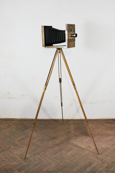 starožitný fotoaparát se statívem - 2