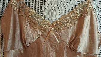 Zlatá noční košilka vel 42 - 2