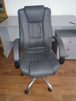 Pracovní stůl s kontejnerem - 2