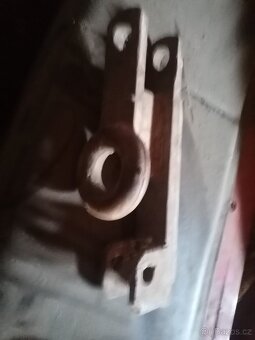 Spodní závěs Zetor - 2