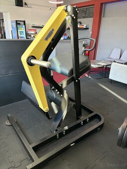 Technogym posilovací stroj - 2