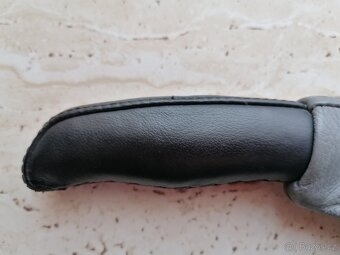 BMW E39 celokožená šedá ruční brzda - 2