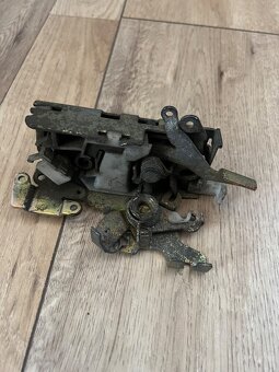 zámek Mercedes Benz VITO - 2