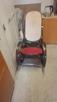 Houpací křeslo . - 2