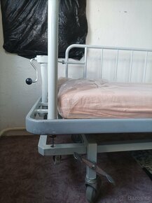 Nemocniční postel - 2