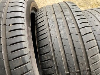 Pneu 245/45 R18 - 2