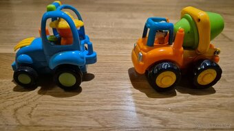 2 autíčka na setrvačník - 2