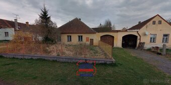 Prodej vesnické usedlosti s rozsáhlými pozemky u Telče - 2