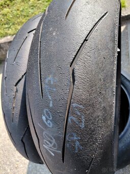Pneumatiky. Krásná sada Pirelli SC 120 a 180 - 2