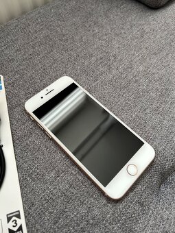 Prodám iPhone 8 64gb (100% kondice baterie) - 2