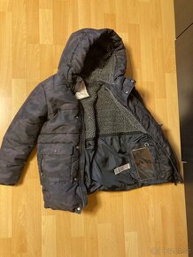 Černá teplá zimní bunda - zn. M & S - velikost 128, 7-8 let - 2