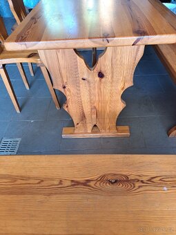 Jídelní stůl z masivu + 3 židle a 2 lavice - 2