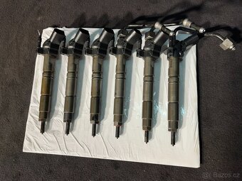 // Vstřikovače V6 Mercedes OM 642 3.0 CDI/3.0CRD // - 2