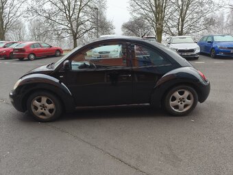 Volkswagen New Beetle - 2