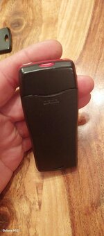 Nokia 8210 na opravu - 2