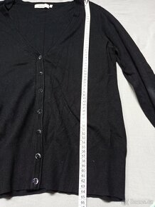 Černý svetřík na knoflíky, vel. L - 2