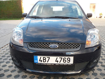 Ford Fiesta 1.3i najeto 28 000km 1.majitel koupeno v čr - 2