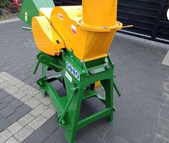 Štěpkovač větví na traktor - 2