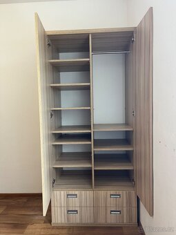 Šatní skříň - 2