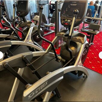 Nabídka posilovacích strojů z našeho fitness klubu - 2