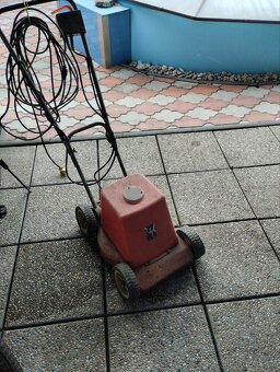 Prodám starou elektrickou sekačku - 2