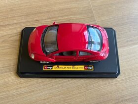 Bburago VOLKSWAGEN New Beetle 1998 červený 1/24 - 2