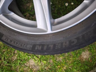 Alu kola VW R17 5x112 ET45, pneu 225/45 R17 Michelin - 2