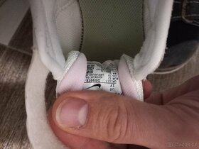 Dětské boty Nike, sálové,  nutné vyčistit,  vel.32 - 2